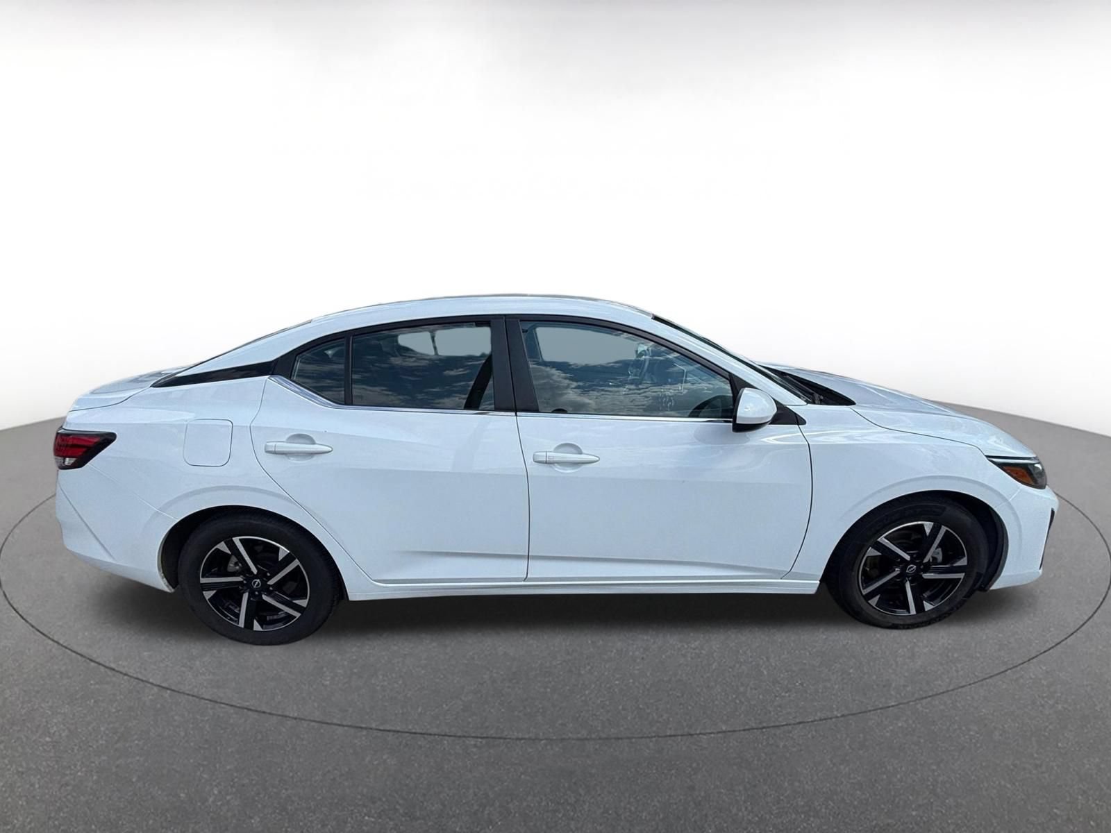 Used 2025 Nissan Sentra SV FWD image 14