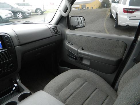 Used 2004 Ford Explorer Sport XLS image 17