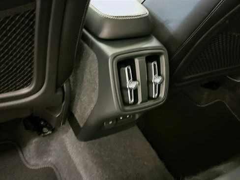 Used 2024 Volvo XC40 B5 Plus w/ Climate Package AWD/4WD image 29