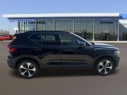 Used 2026 Volvo XC40 B5 Plus AWD/4WD image 5