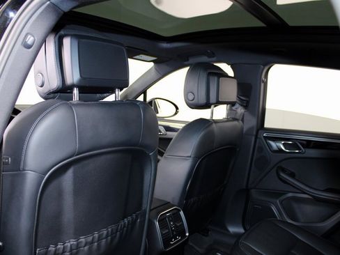 Certified 2023 Porsche Macan S image 21