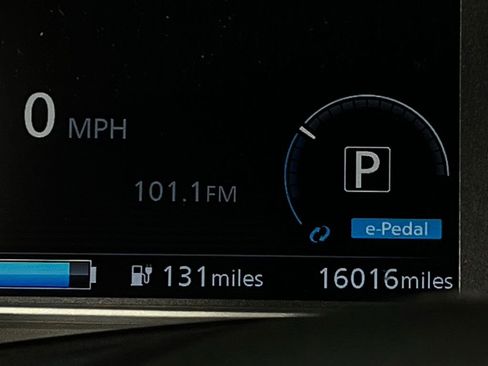 Used 2023 Nissan Leaf S image 18