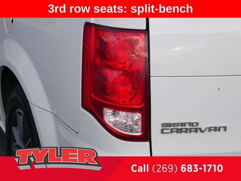 Used 2017 Dodge Grand Caravan SXT FWD image 13