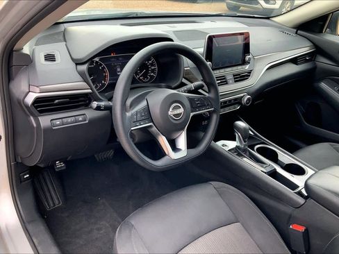 Used 2024 Nissan Altima 2.5 SV image 17