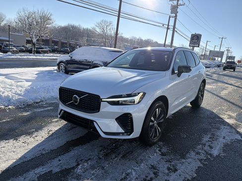 Certified 2025 Volvo XC60 B5 Core image 3