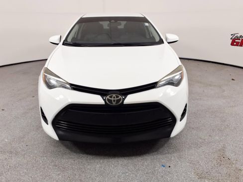 Used 2018 Toyota Corolla LE w/ Carpet Mat Package (TMS) FWD image 2