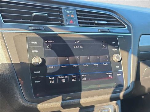 Used 2018 Volkswagen Tiguan SE w/ 3rd Row Seat Package image 11