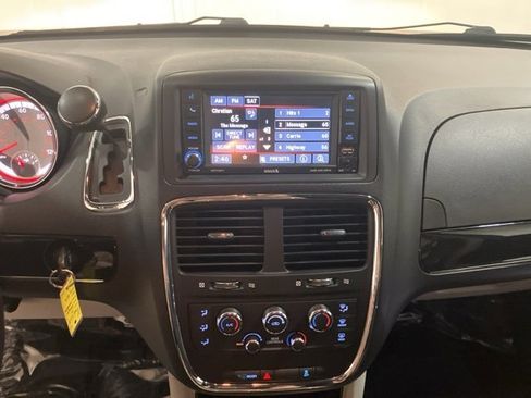 Used 2019 Dodge Grand Caravan SXT image 15