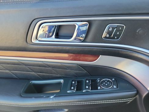 Certified 2018 Ford Explorer Platinum image 27