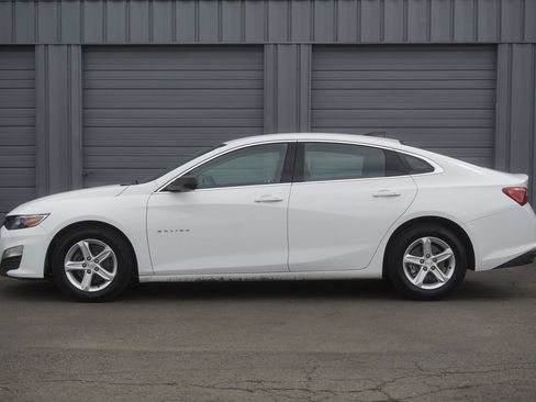 Used 2023 Chevrolet Malibu LS FWD image 2