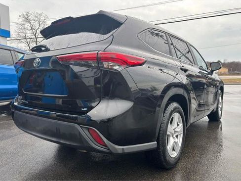 Used 2023 Toyota Highlander LE FWD image 14
