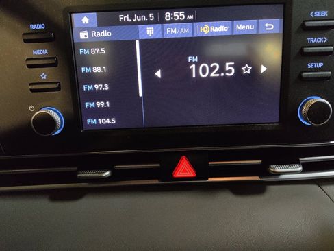 Used 2025 Hyundai Elantra SE w/ Cargo Package FWD image 25