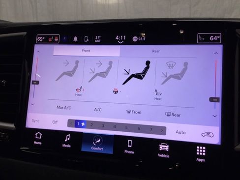 Used 2023 Chrysler Pacifica Touring-L image 25