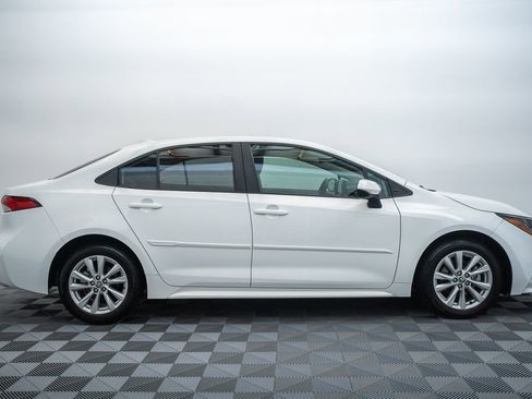 Used 2024 Toyota Corolla LE w/ LE Convenience Package FWD image 4