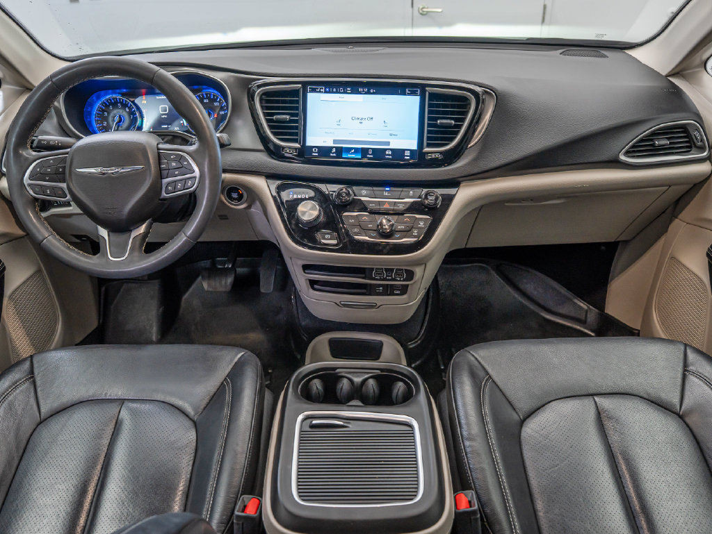 Used 2022 Chrysler Pacifica Touring-L FWD image 32
