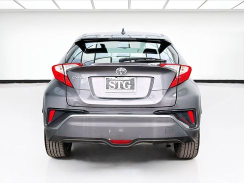 Used 2018 Toyota C-HR XLE FWD image 5