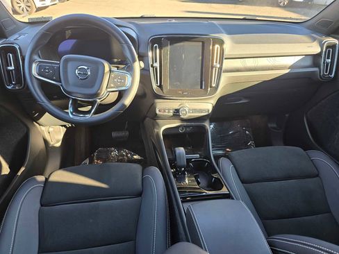 Certified 2023 Volvo C40 P8 Recharge Ultimate image 18