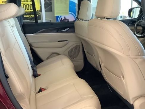 Certified 2025 Jeep Grand Cherokee Limited w/ Luxury Tech Group II AWD/4WD image 19