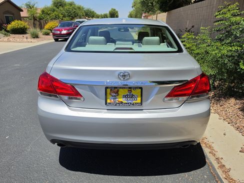 Used 2011 Toyota Avalon Limited FWD image 23