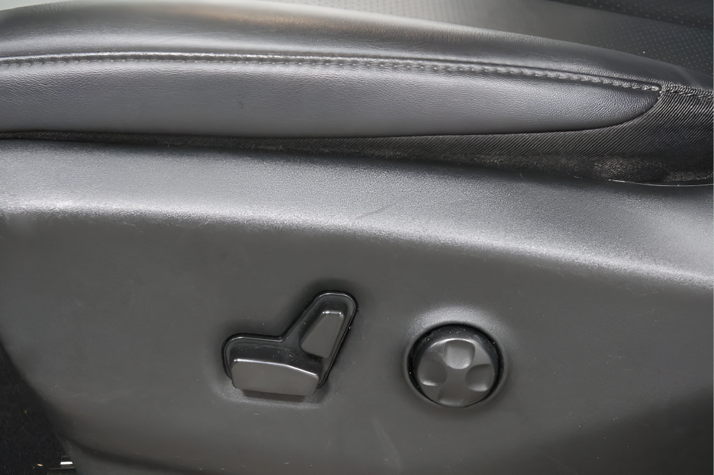 Used 2024 Chrysler Pacifica Touring-L FWD image 18