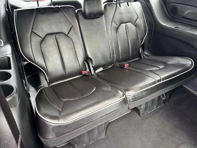 Used 2025 Chrysler Pacifica Limited FWD image 25