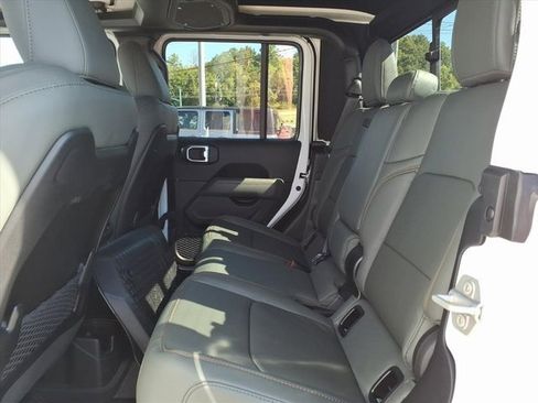 New 2025 Jeep Gladiator Mojave image 8