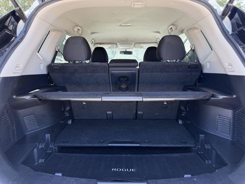 Used 2018 Nissan Rogue SV AWD/4WD image 25