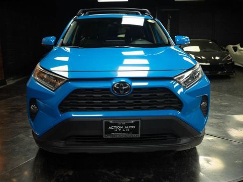 Used 2019 Toyota RAV4 XLE w/ Carpet Mat Package FWD image 3