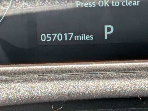 Used 2019 Land Rover Range Rover Velar S AWD/4WD image 23