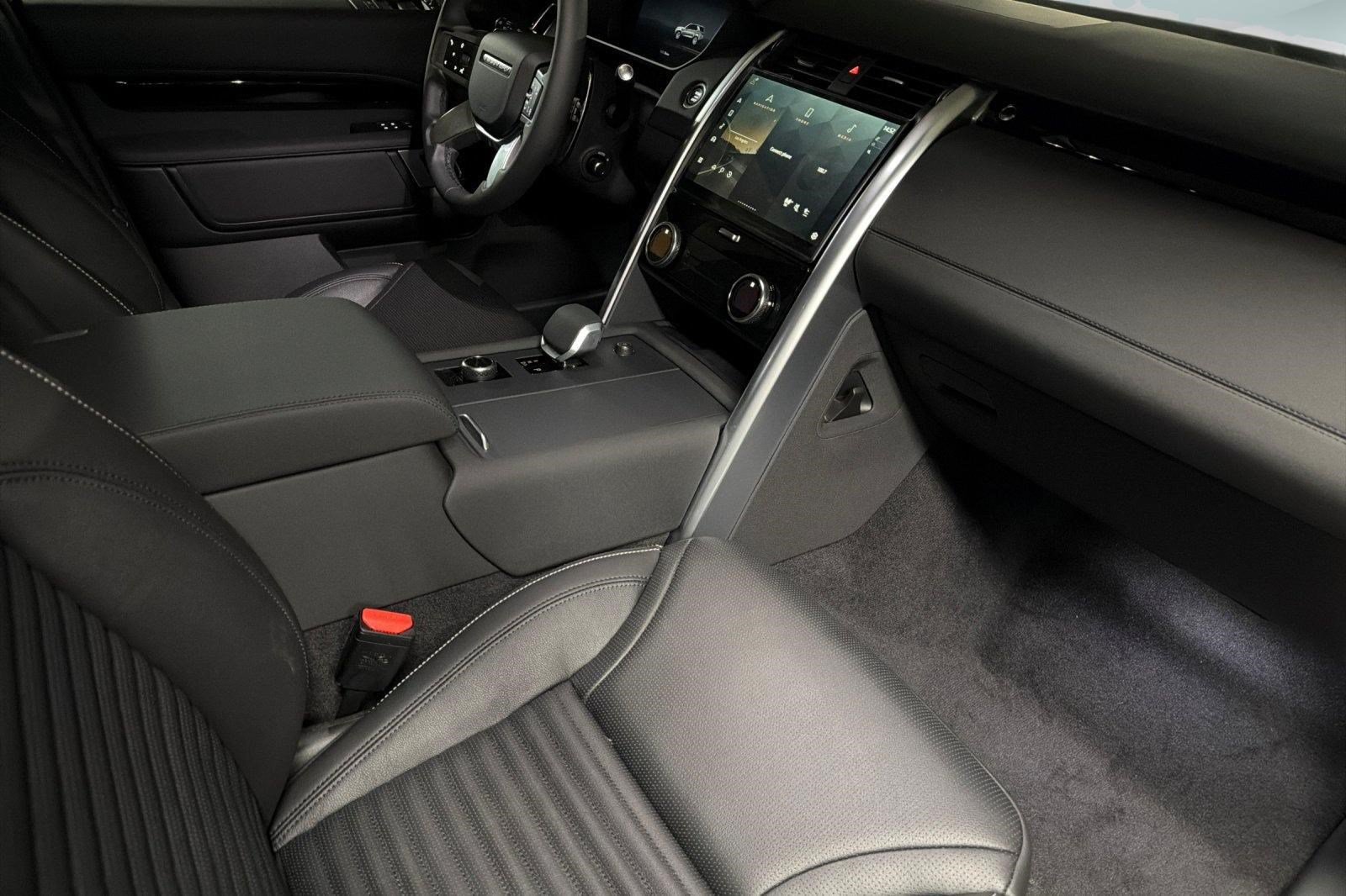 New 2026 Land Rover Discovery S AWD/4WD image 27