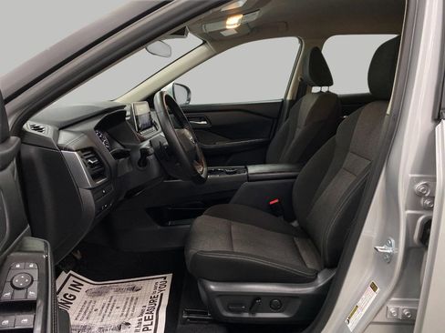 Certified 2025 Nissan Rogue SV image 29