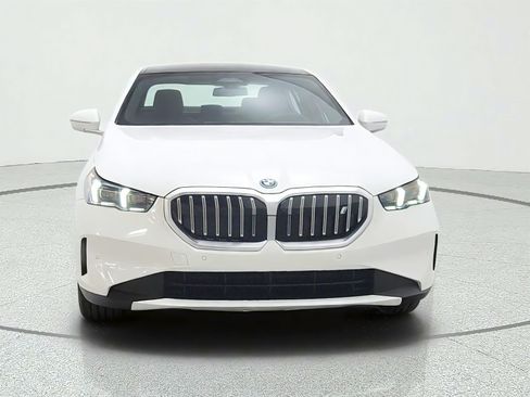 Used 2025 BMW i5 xDrive40 w/ Premium Package AWD/4WD image 2