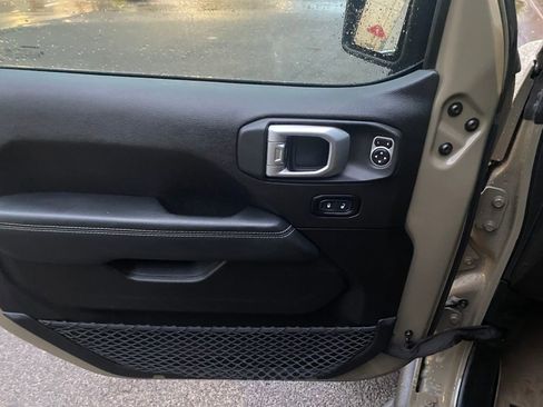 Used 2020 Jeep Gladiator Rubicon image 13