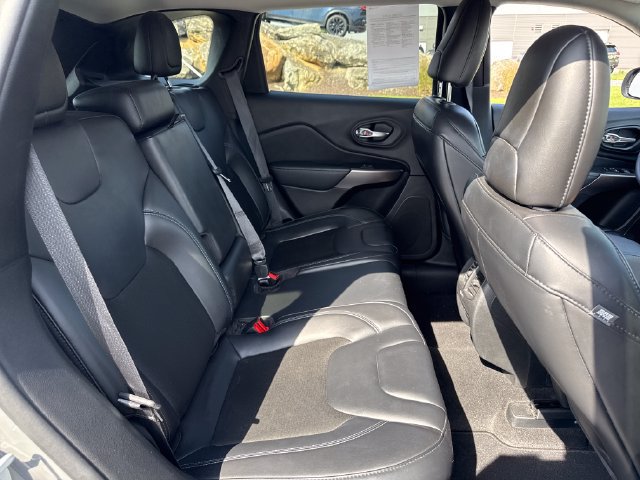 Used 2020 Jeep Cherokee Latitude Plus AWD/4WD image 12