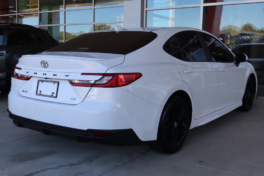 Used 2025 Toyota Camry SE FWD image 9