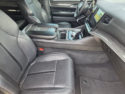 Used 2022 Jeep Wagoneer Series III RWD image 12