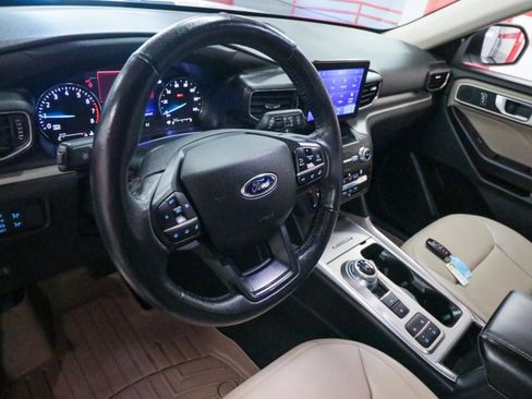 Used 2020 Ford Explorer XLT w/ Equipment Group 202A RWD image 12
