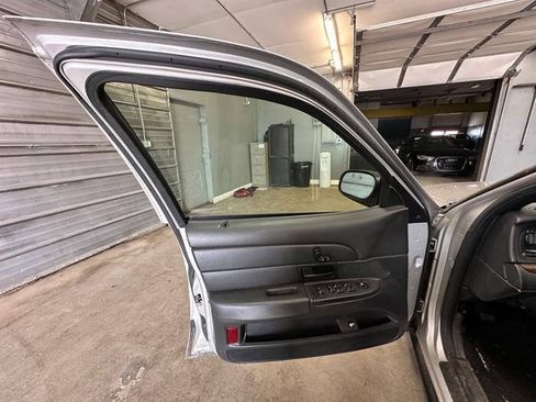 Used 2006 Ford Crown Victoria LX RWD image 22