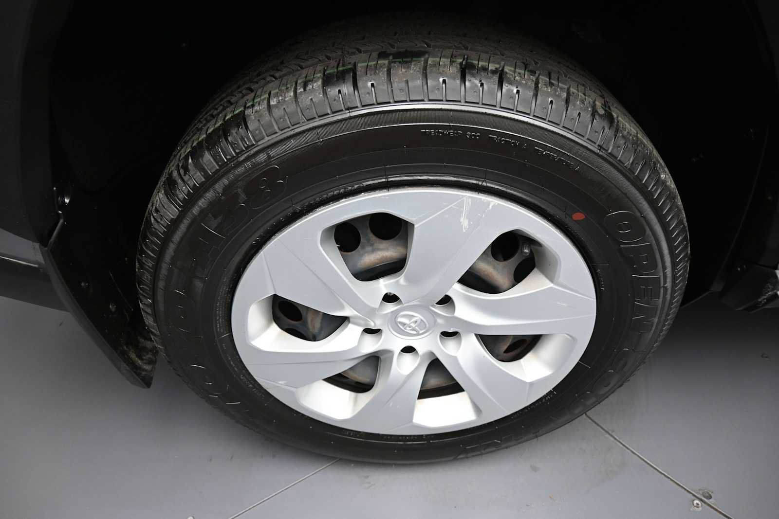 Used 2021 Toyota RAV4 LE AWD/4WD image 12