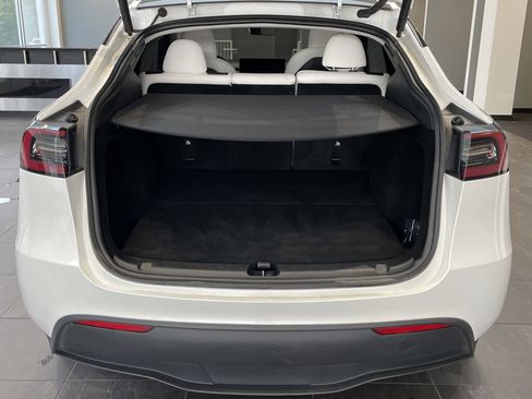 Used 2023 Tesla Model Y Long Range AWD/4WD image 34