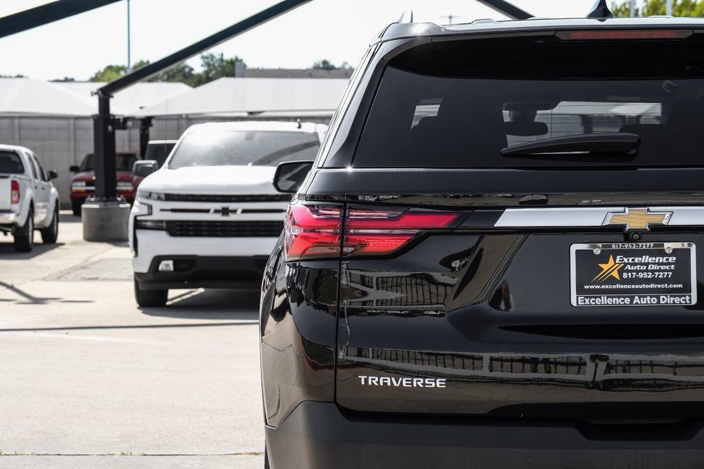 Used 2022 Chevrolet Traverse LT FWD image 52