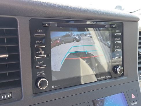 Used 2018 Toyota Sienna LE image 21