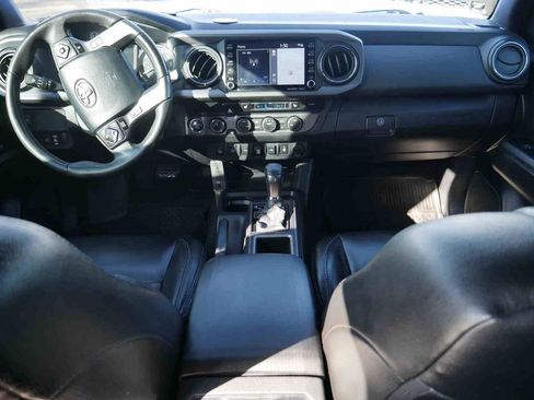 Used 2020 Toyota Tacoma TRD Off-Road w/ TRD Premium Off Road Package image 4