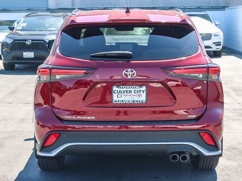 Used 2024 Toyota Highlander XSE FWD image 8