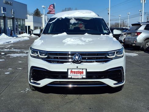Certified 2022 Volkswagen Tiguan SEL R-Line image 8