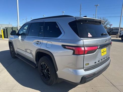 Used 2026 Toyota Sequoia SR5 AWD/4WD image 5