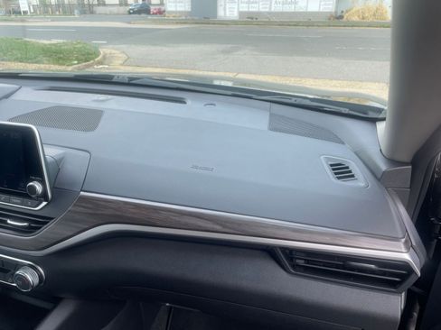 Used 2025 Nissan Altima 2.5 SV image 36