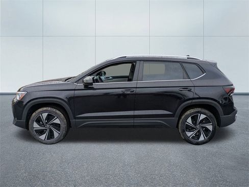 New 2026 Volkswagen Taos SE image 6