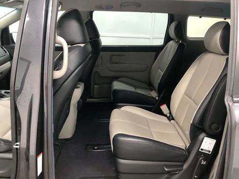 Used 2020 Kia Sedona EX FWD image 25