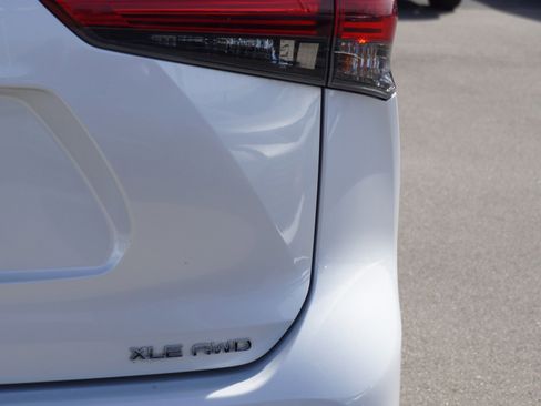 Used 2022 Toyota Highlander XLE image 10